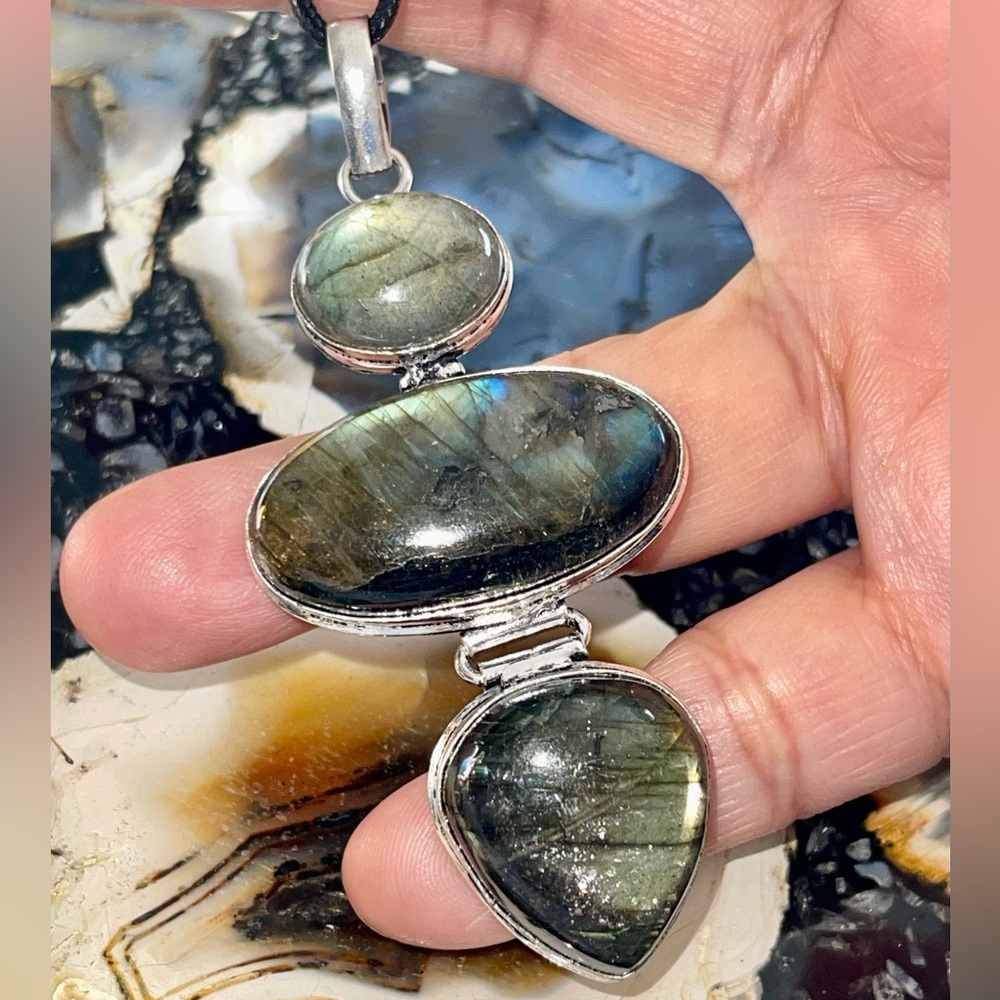 Large Labradorite Pendant 3” - Picture 4 of 14